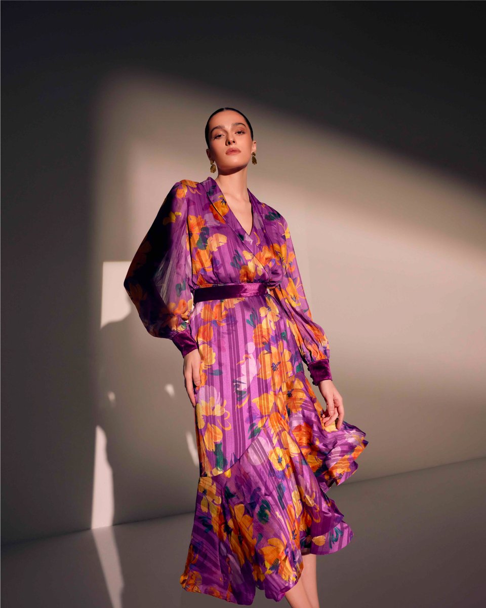 femi9fashion's tweet image. فستان مورد يضفي لمسة من الجاذبية والأنوثة. 🌸
Embrace the charm of a floral dress for an effortlessly elegant look. 🌸

🔎FW23-00000139

#femi9 #femi9fashion #saudistyle #saudifashion #sauditrends #saudiarabia #فيمي9 #السعودية