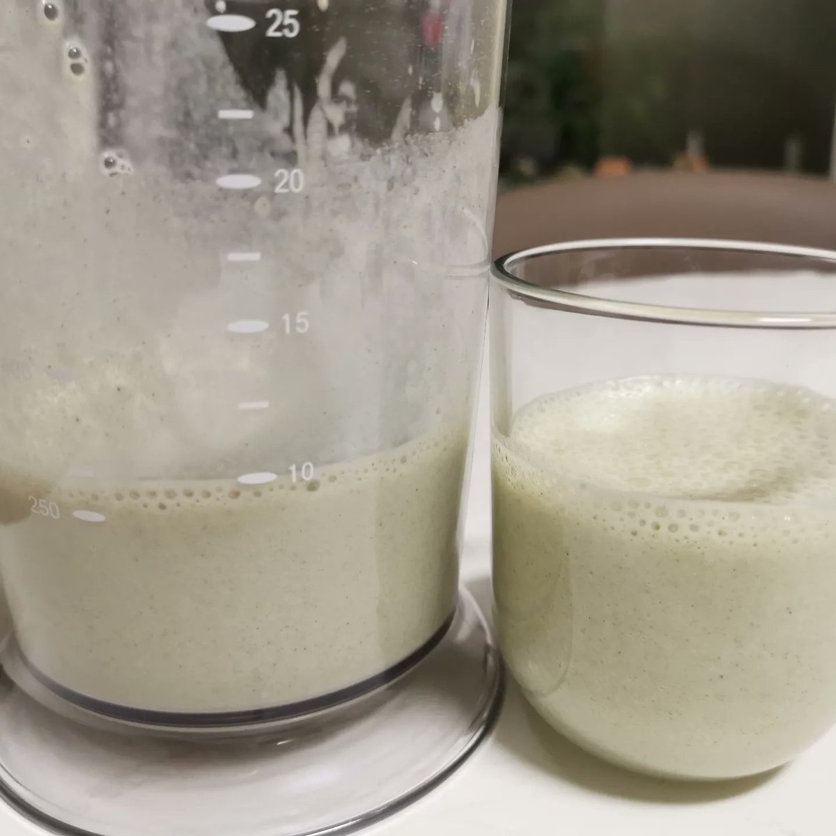 OpSchat's tweet image. #vitamineboost met #bananen  #milkshake en #moringa. Lekker, snel klaar en gezond! adminisa.be/versterk-je-im…