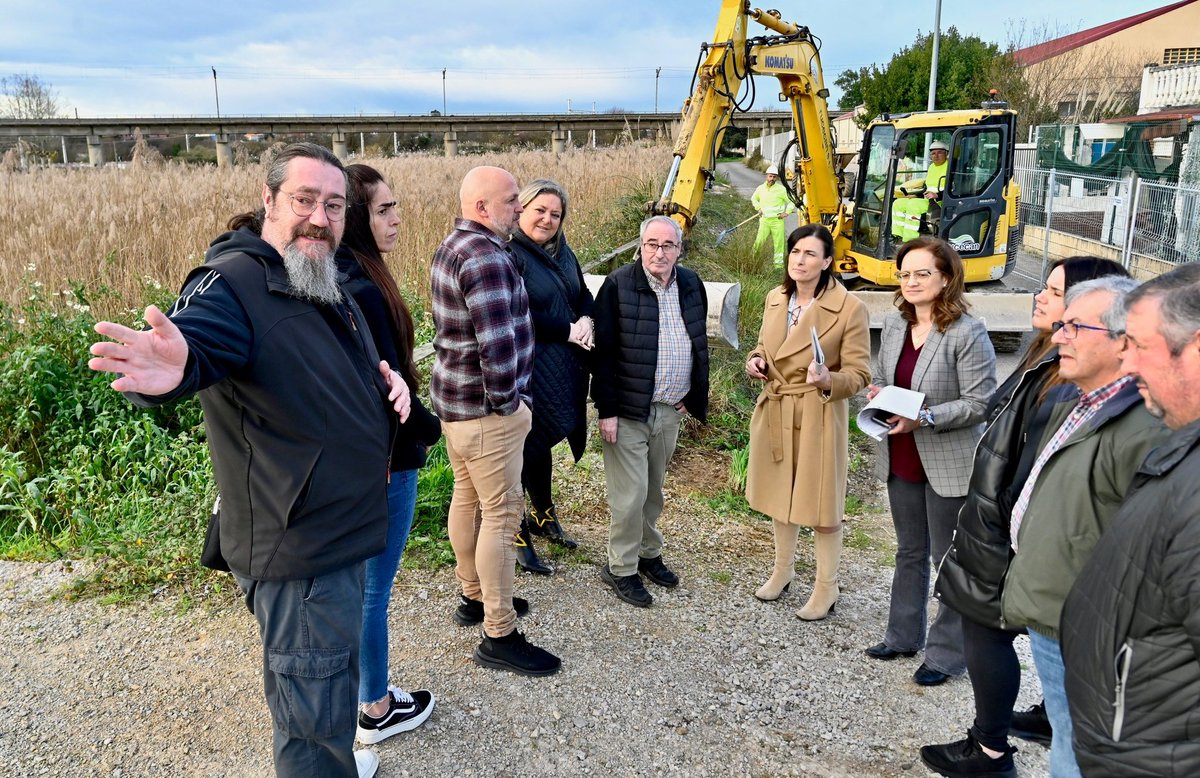 👷🏻‍♀️🚧Iniciamos las obras del dique de contención de Santiago el Mayor, en Nueva Montaña, con las que el Ayuntamiento #Santander cumple el compromiso adquirido con los vecinos para protegerles de inundaciones como la registrada en 2020. Estará en 5 meses 🔗santander.es/content/ayunta…