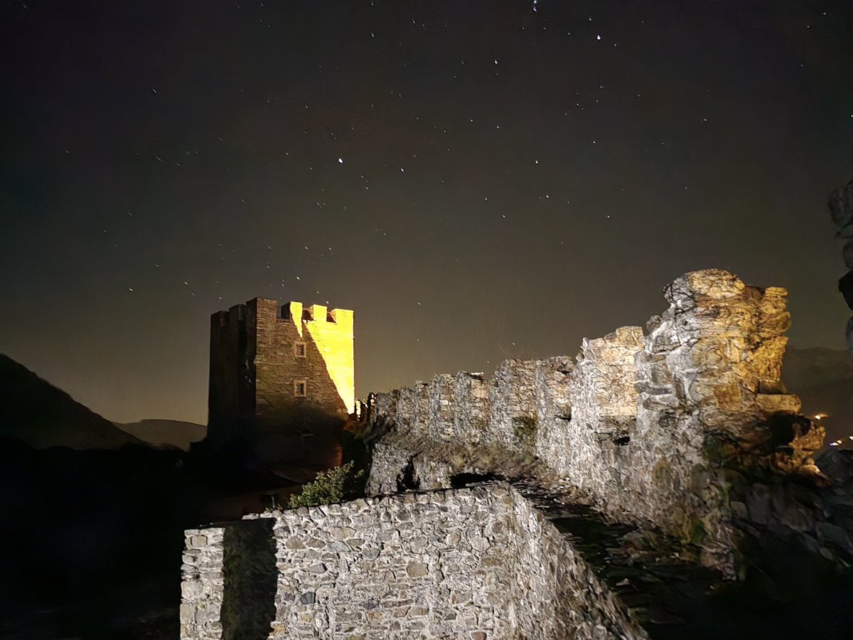 Notte stellata su CastelPergine - Torre quadrata e mura duecentesche (foto Morgan Betti)
#nottestellata2024 #castellodipergine #beautifuldestination #luoghimagici #castellideltrentino