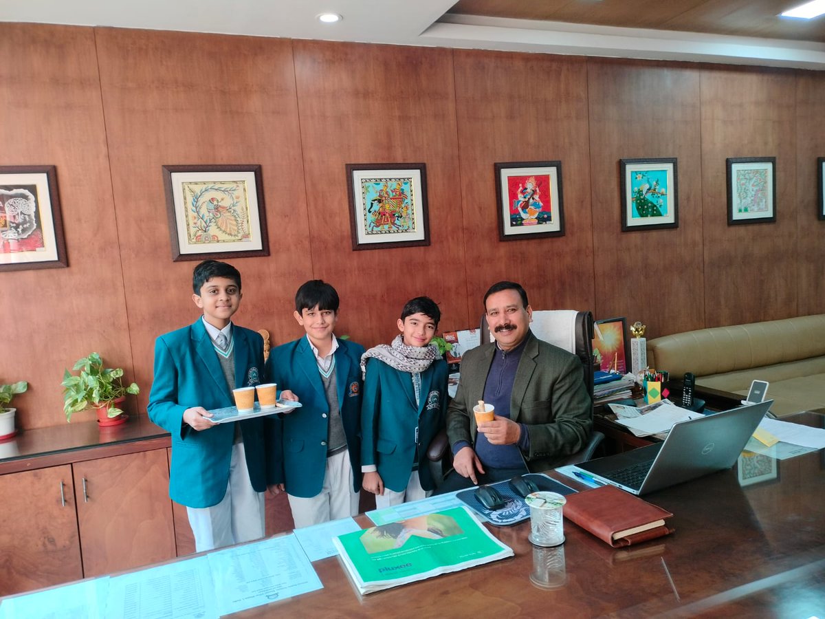 parulshar1984's tweet photo. What's better than hot soup on cold winter mornings ! Children of class 4 (APS) learnt to prepare healthy and yummy tomato soup in Home Science. @Ahlconpublic1 @seemasoniaps @PublicAhlcon @aarathik007 @MamthaSays @apsmridula https://t.co/0IEqDoftOv