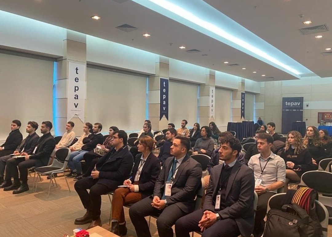 16 Ocak Salı günü, saat 16.30'da gerçekleştirilen <a href="/TC_Disisleri/">T.C. Dışişleri Bakanlığı</a> "Aday Meslek Memurluğu Tanıtımı" adlı etkinliğimize katılan Büyükelçi <a href="/CemKahyaoglu1/">Cem Kahyaoğlu</a> 'na bu kıymetli etkinlikte bize ışık tuttuğu için teşekkür ederiz.