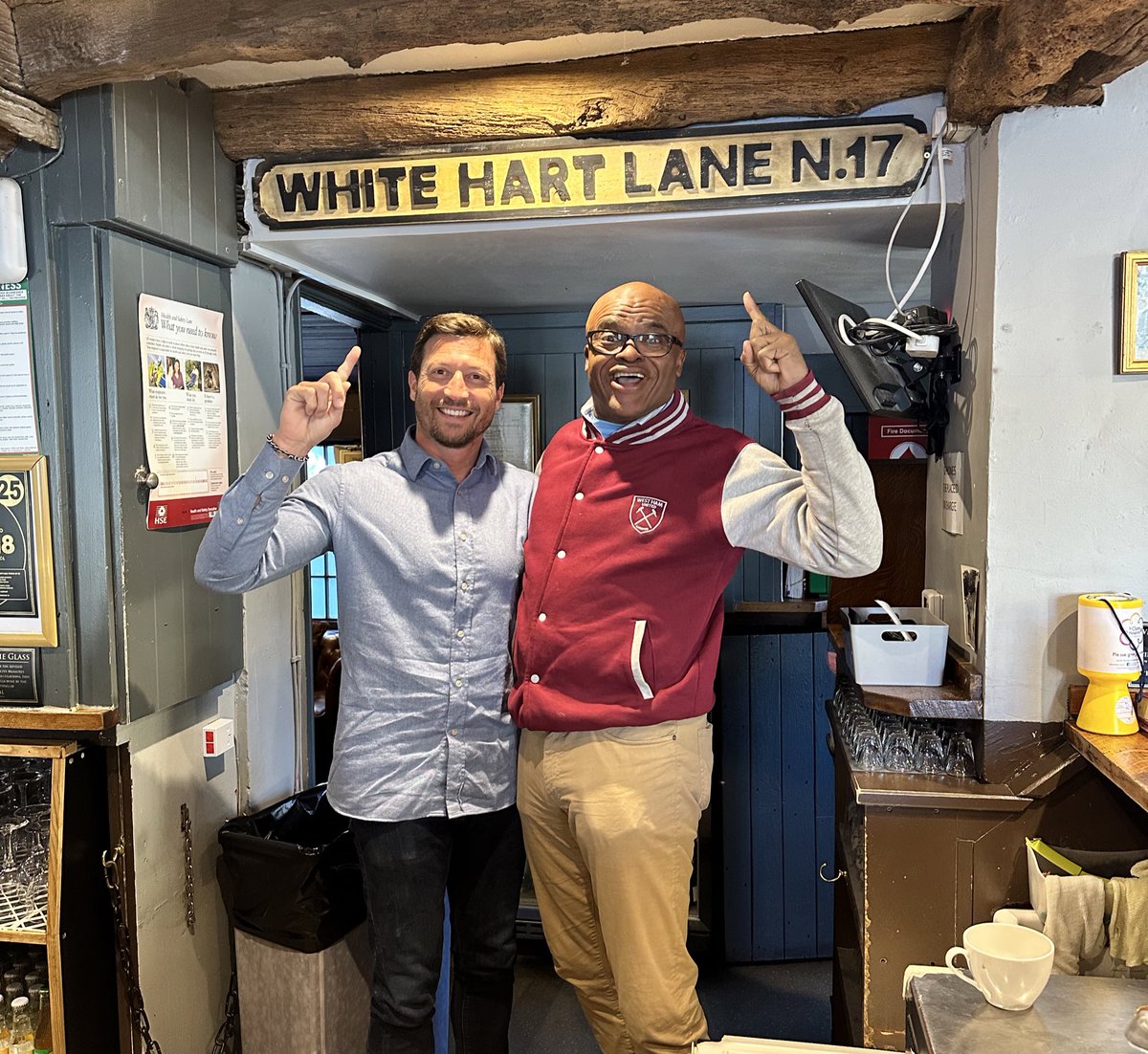 Turns up to my pub in a 
West Ham jacket… so I done him right up with the Spurs sign, 
It was funny when he realised 🤣
@krissakabusi