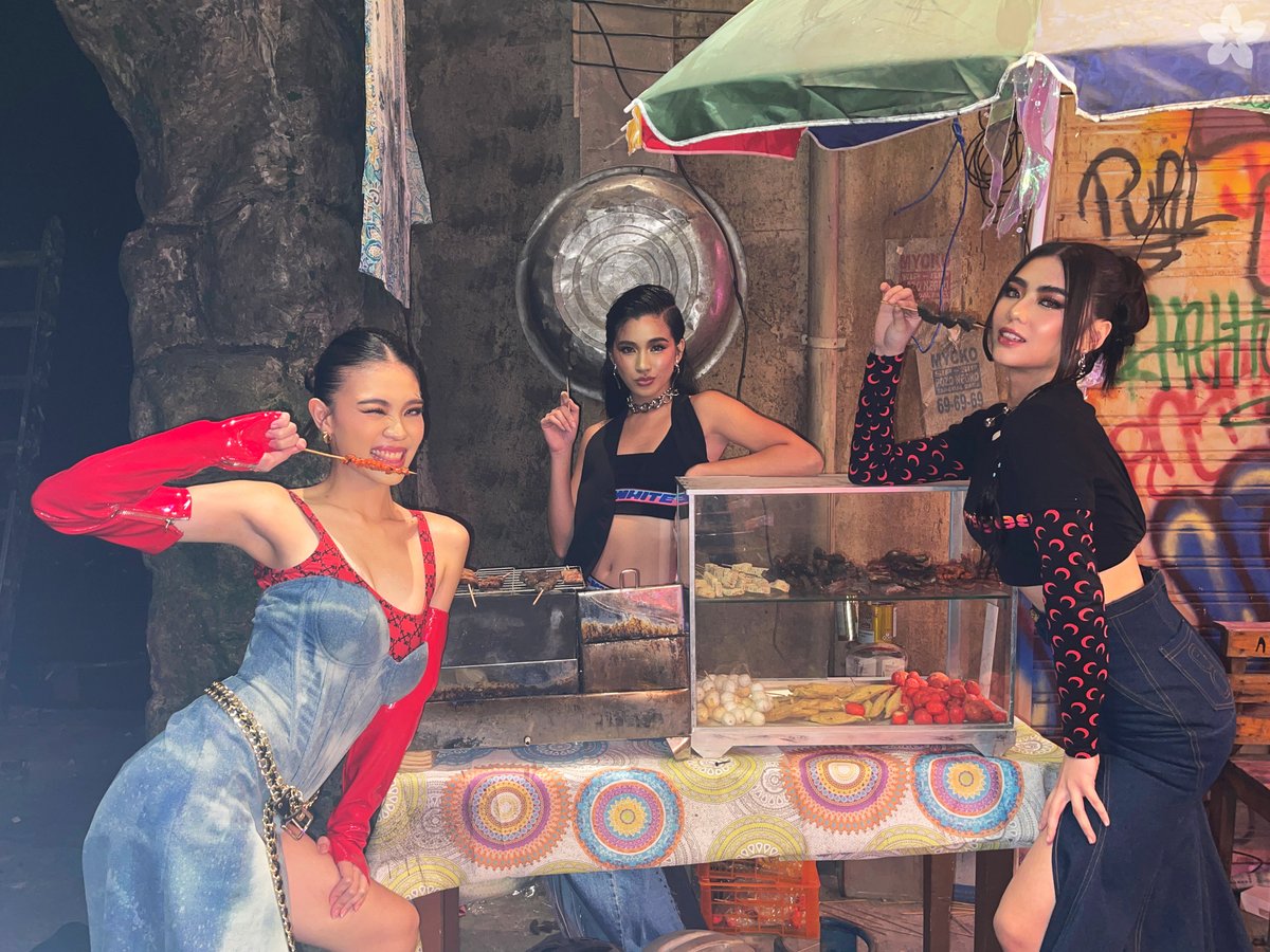 BINI_ph's tweet photo. #BINI : Mga acclaaaa! The pinakabongga at pinakapakak na #DragDenPHonPrime cartel sa balat ng lupa ay lumalayag na, and it took us to the highest level!✨ Thank you for having us as your guest judge, @dragdenph!🤩 https://t.co/LguqZxzXRa
