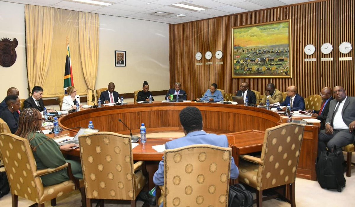 GovernmentZA's tweet photo. The Vodafone delegation is led by Group CEO Ms Margherita Valle, and includes Vodacom Group Limited CEO Mr Shameel Joosub, Vodacom SA CEO Mr Sitho Mdlalose, Vodacom SA Executive Director: External and Regulatory Affairs, Amb Taki Netshitenzhe #GrowingSATogether https://t.co/Z7zPKPjcSH