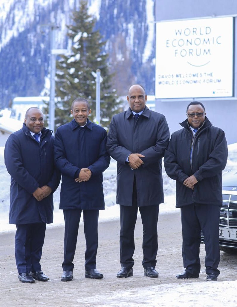 Nimepata picha ya pamoja na Mh.  Balozi Mbarouk  Nassor Mbarouk, Naibu Waziri Nje <a href="/mfa_tanzania/">MFA Tanzania</a> pamoja na wajumbe wengine wakati wa ushiriki wetu kwenye @WEF 2024