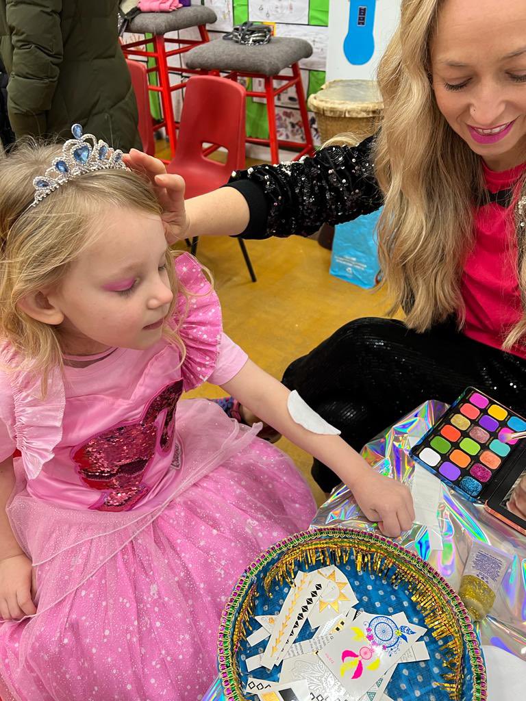 DPDancer's tweet photo. Mini makeovers - a great add on to your party package!
Eyeshadow, face glitter and a cool temporary tattoo. 
Done at the start of our parties to get the children used to their party teachers and eased into the fun of the party 🥳 
#dance #danceparties #partyideas #minimakeovers https://t.co/1mAS5IJndY