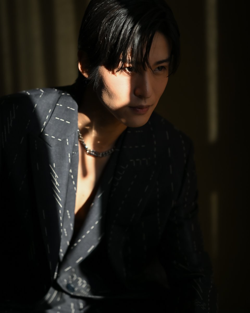 fashionsnap's tweet photo. 【ミラノコレ】Snow Manのメンバーで俳優の目黒蓮さんをミラノで撮影。初めて「フェンディ」メンズコレクションのショーに参加する様子を捉えた。
@SN__20200122  #目黒蓮 

https://t.co/ZIlF4tkY1v https://t.co/c556rpJ41r