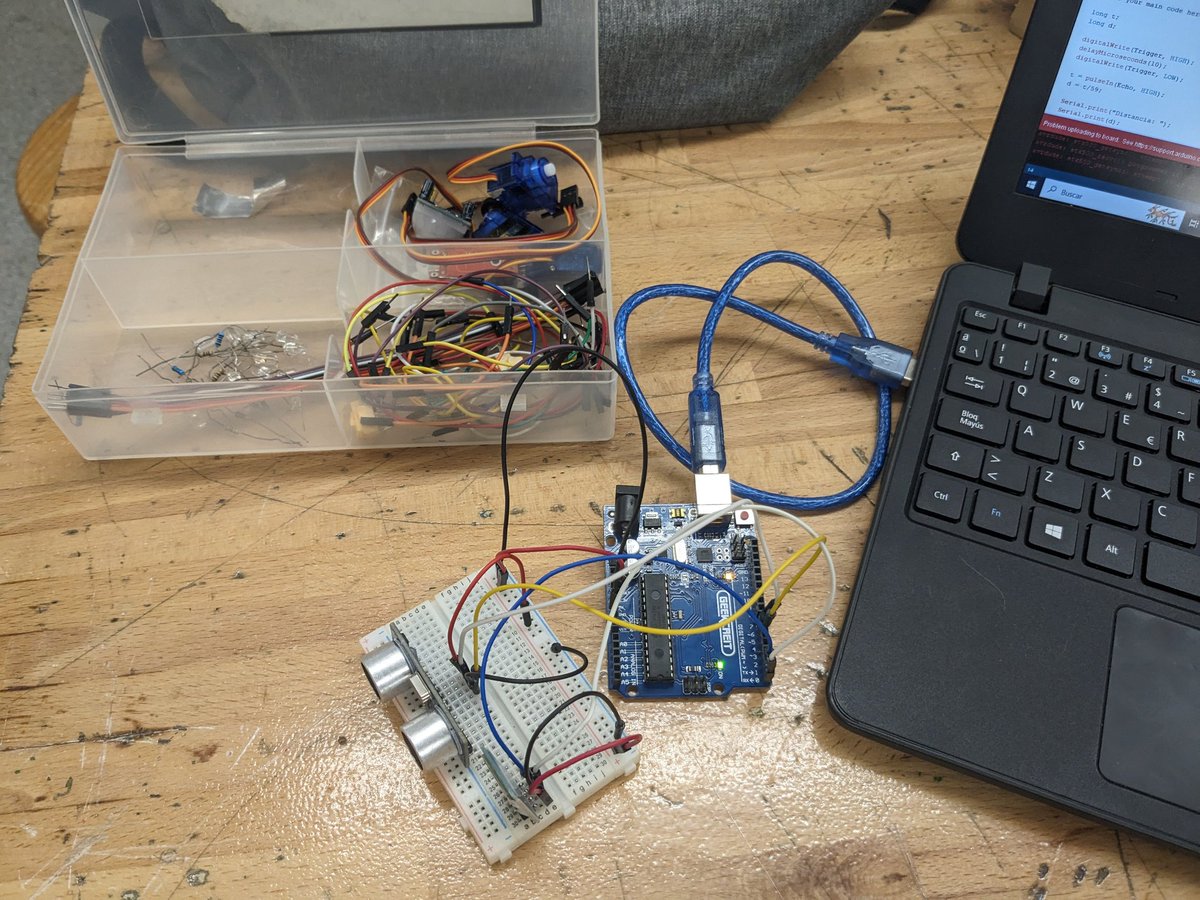 smart_pillbox's tweet photo. Testing our electronic devices🤖

@new_esobots #arduino #tech https://t.co/RHU8KM4Rad