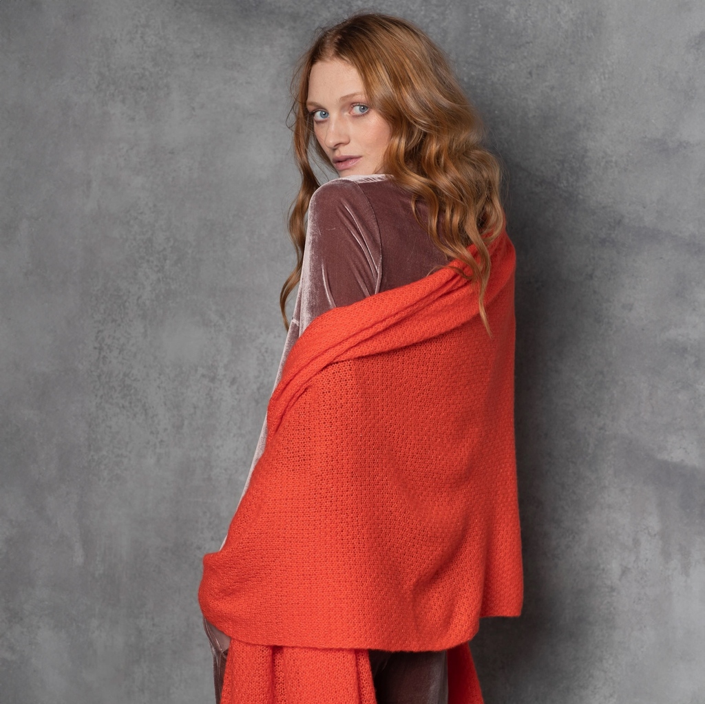 The Ada Wrap is one of our largest wraps to bundle up.

Shown here in 'Clementine'

l8r.it/W38t

#travelwrap #cashmere #wrap #shopirish #shoplocal