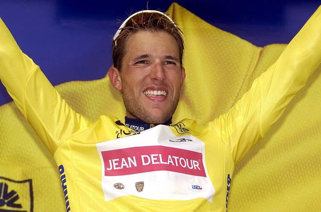 Miroir2Cyclisme's tweet photo. 8 juillet 2003, 3è étape Charleville-Mézières > Saint-Dizier.
Jean-Patrick Nazon s’empare du maillot jaune, la veille du contre-la-montre par équipes (TTT)
On lui souhaite un bon anniversaire (47) 🎂
📸ER/Alexandre MARCHI
#JeanPatrickNazon #TDF #TDF2003 #maillotjaune #cyclisme #cycling #ciclismo