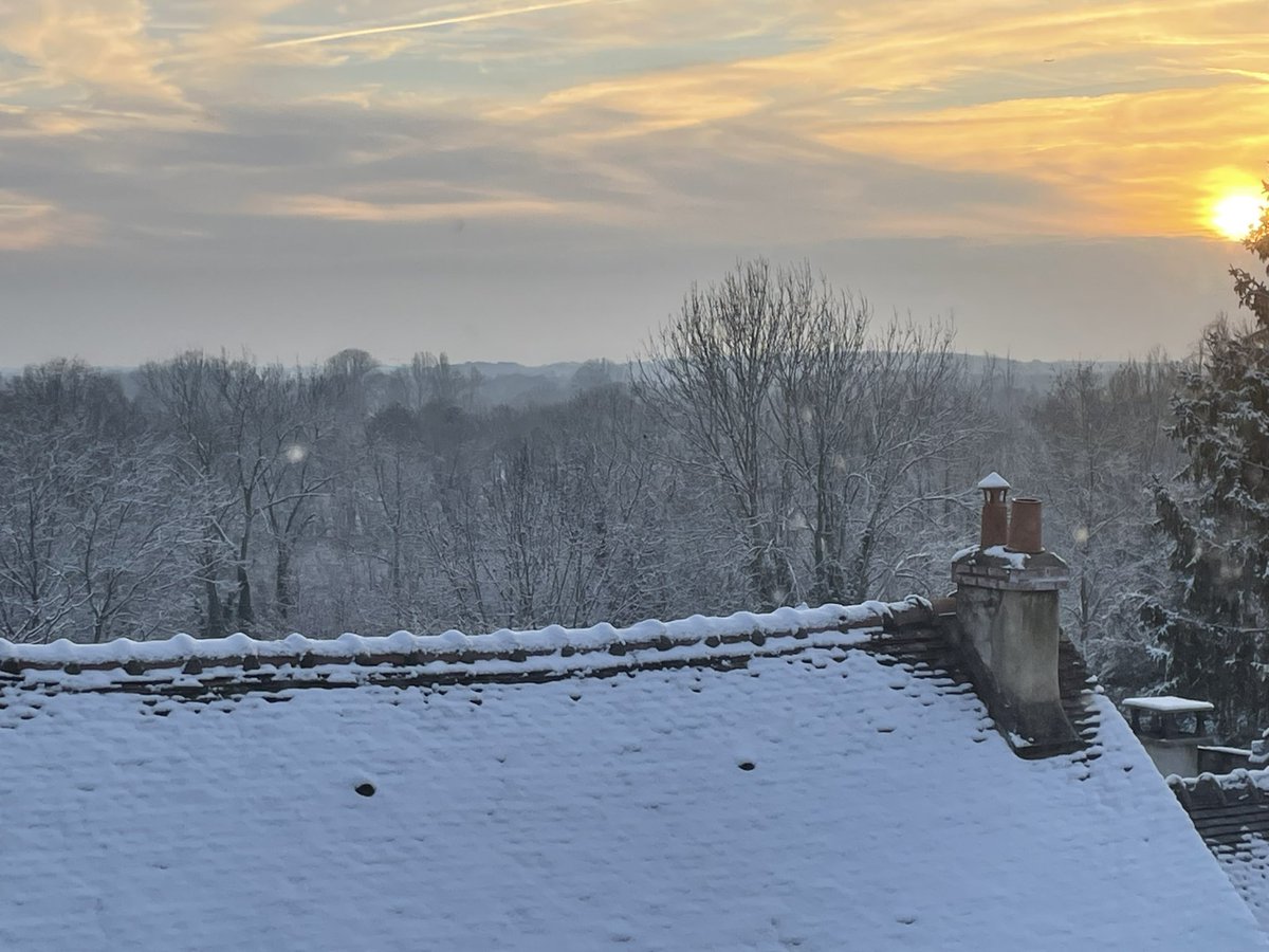 BoucetD's tweet photo. Y’a pire comme vue pour télétravailler :) https://t.co/EQ0JySfuEZ