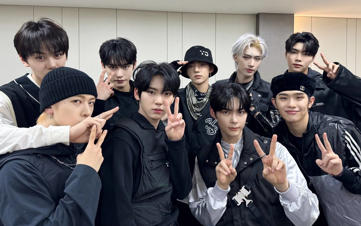 The disheveled yet stylized outfits are in contrast to our happy faces and beaming smiles. Dangling accessories and a cool hippy look enlivened our coolness at this open concert. Well, it was nice to meet you guys!