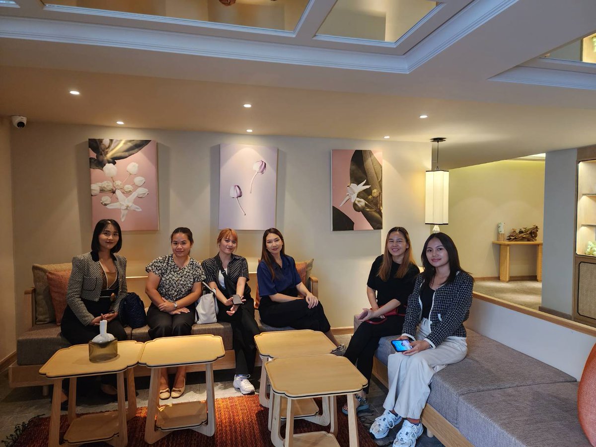 AlodiaOils's tweet image. Sales team enjoyed a lovely Spa session yesterday.
First time for some to try our products in the hands of professionals.
#alodia #spasignatures
