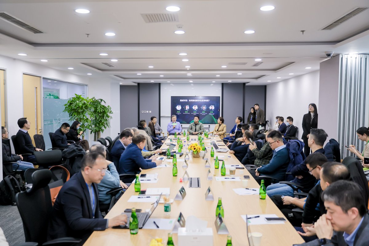 igexao_corpo's tweet image. Our country manager Kevin Liu introduced ETAP at a symposium on #EnterpriseDigitalization with ~ 30 CIOs at Schneider Electric&apos;s Software Center in China. 

Our highlight was Mr. Shi, Hefei Hengli Equipment CIO, praising SEE Electrical’s help in boosting their #designefficiency.