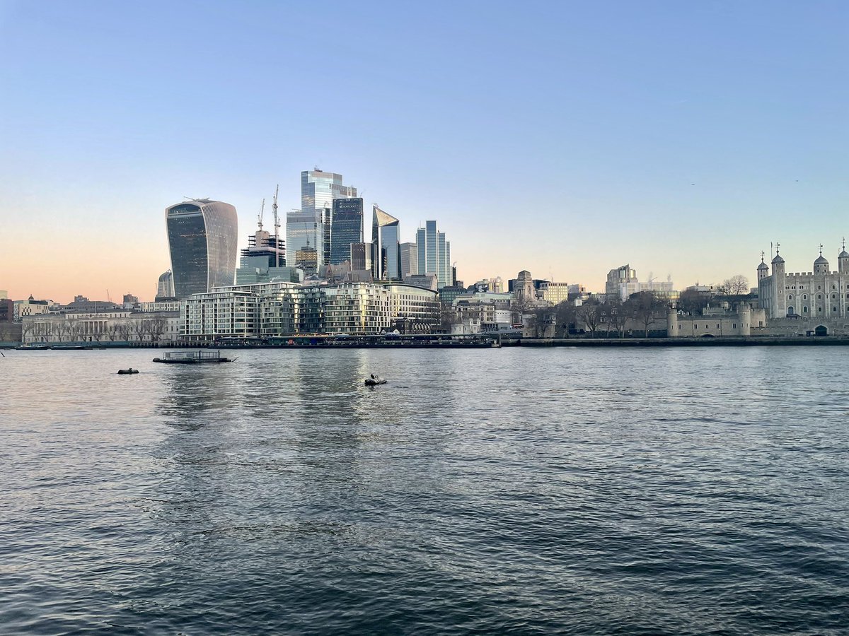 rob_dey's tweet photo. Simply marvellous early walk into work in a freezing #London… https://t.co/s5IY2ticki