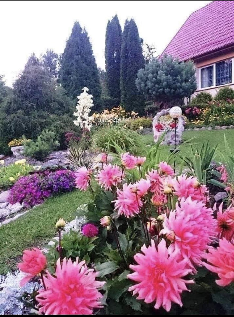 Günaydın Dostlar Bir iyilik, bir gülümseme, Tatlı bir bakış, iyi bir dilek... Aslında mutlu olanlar, bu küçük şeylerin huzuruna varmış olanlardır. Evinizde, İşinizde Hayatınızda, Gündüzünüzde, Gecenizde, Düşünüzde, Tüm Günlerinizde, Mutlu olun, Mutlu yaşayın.