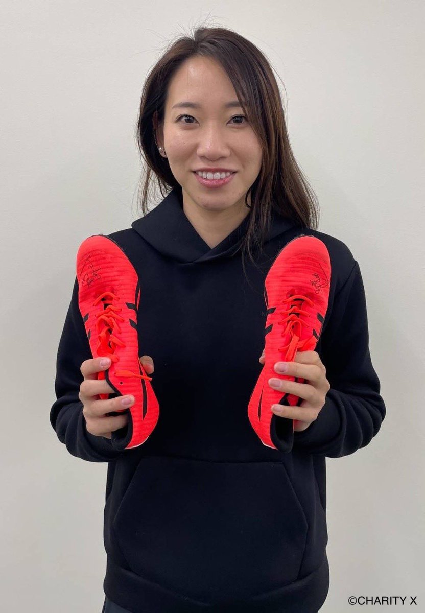 charity___x's tweet photo. 「【令和6年能登半島地震災害支援】福島千里氏現役最後の着用サイン入りスパイク」
チャリティーオークション！

福島千里氏が現役最後に着用したスパイクに直筆でサインしたものです✍️

是非、皆さんご参加ください！ https://t.co/E51zecEPzP