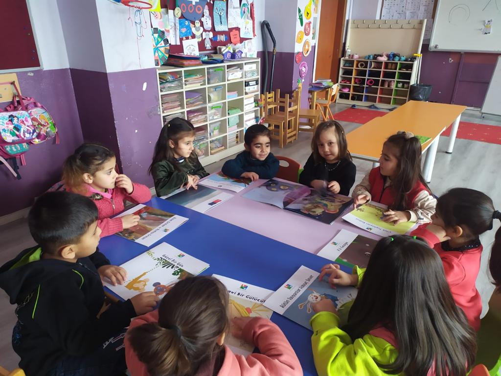 bal_golu's tweet photo. Dönem sonu faaliyet haftası etkinlikleri kapsamında Oyun Saati'nde anasınıfı öğrencilerimiz çeşitli oyunlar oynayarak eğlendiler.
@hasan_kokrek @Ahmetkaya0404 @UtkuKzlkya @EkremKzlkya @taslicaymem https://t.co/nbntYxchsH