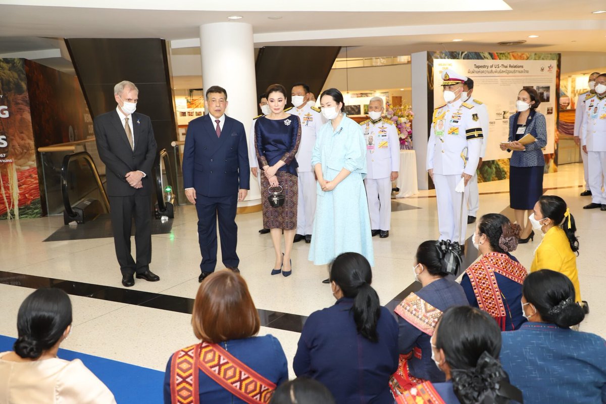NipadaF's tweet photo. ในหลวง พระราชินี เสด็จฯ ทรงเปิดนิทรรศการสานสัมพันธ์ทางการทูตสหรัฐอเมริกา-ไทย 190 ปี https://t.co/S8YU0d50y4