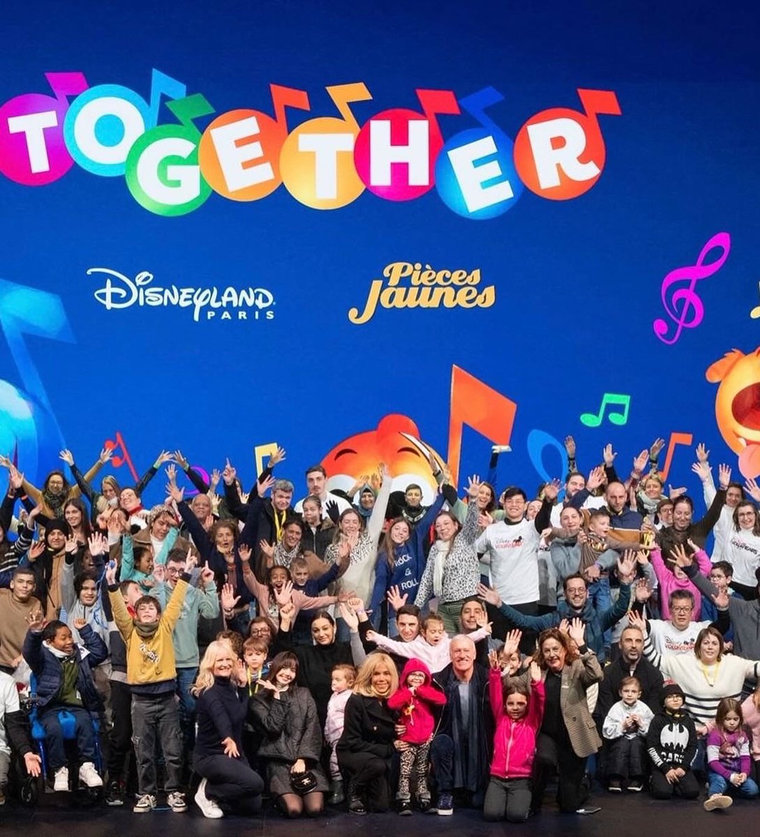 LiliesHome_'s tweet photo. Group shot from the event at Disneyland Paris yesterday

ภาพหมู่จากงานเมื่อวานที่ดิสนีย์แลนด์ ปารีส

#LISA #LALISA https://t.co/JtSHn2vXSb