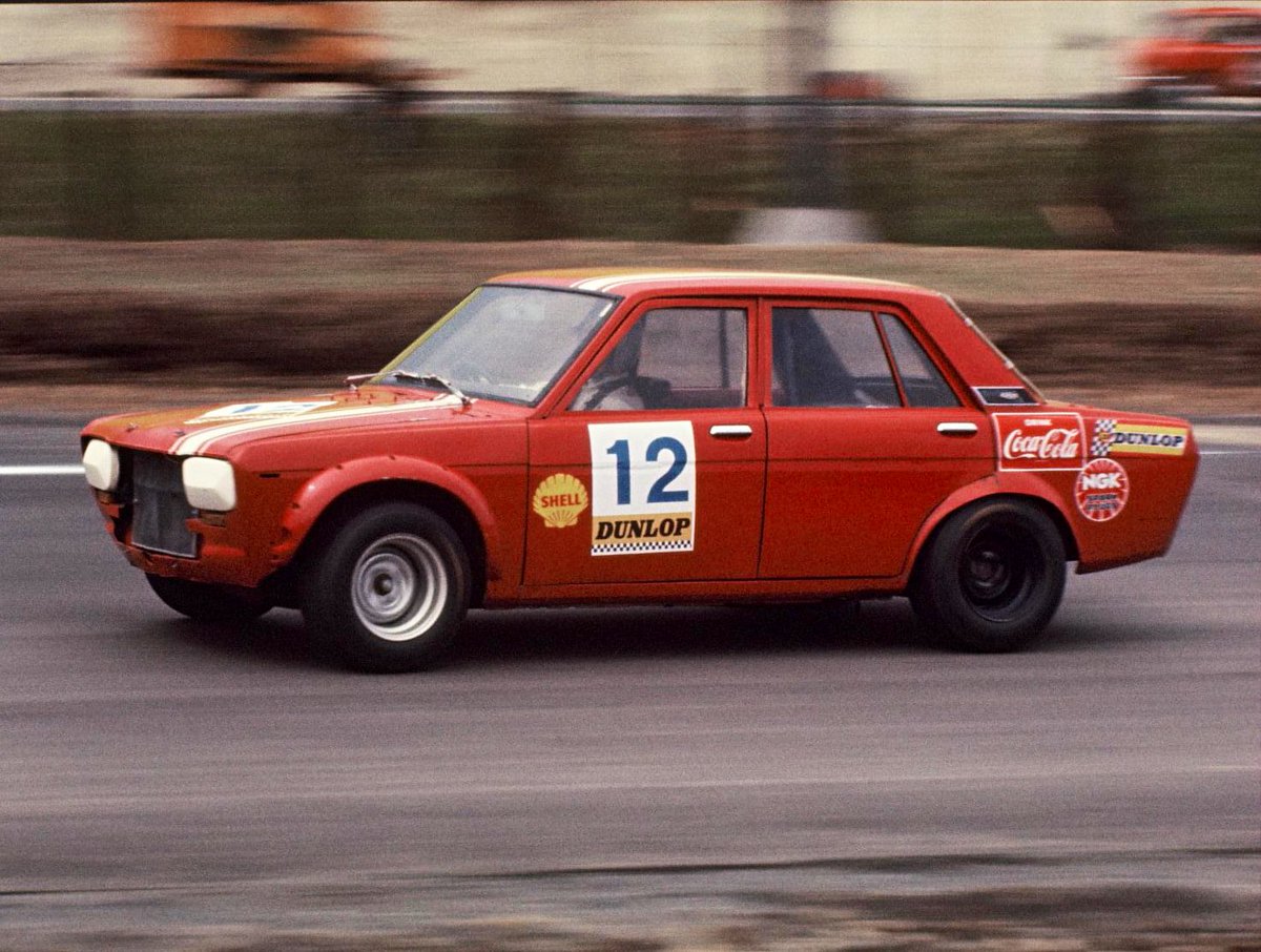 For this week’s #ThrowbackThursday, a rare shot of a Bluebird 1600 SSS at speed at the 1970 Hokkaido Speedway. The Bluebird finished 6th overall. 

📸 Nissan

#DatsunBluebird #NissanBluebird 
#Datsun510