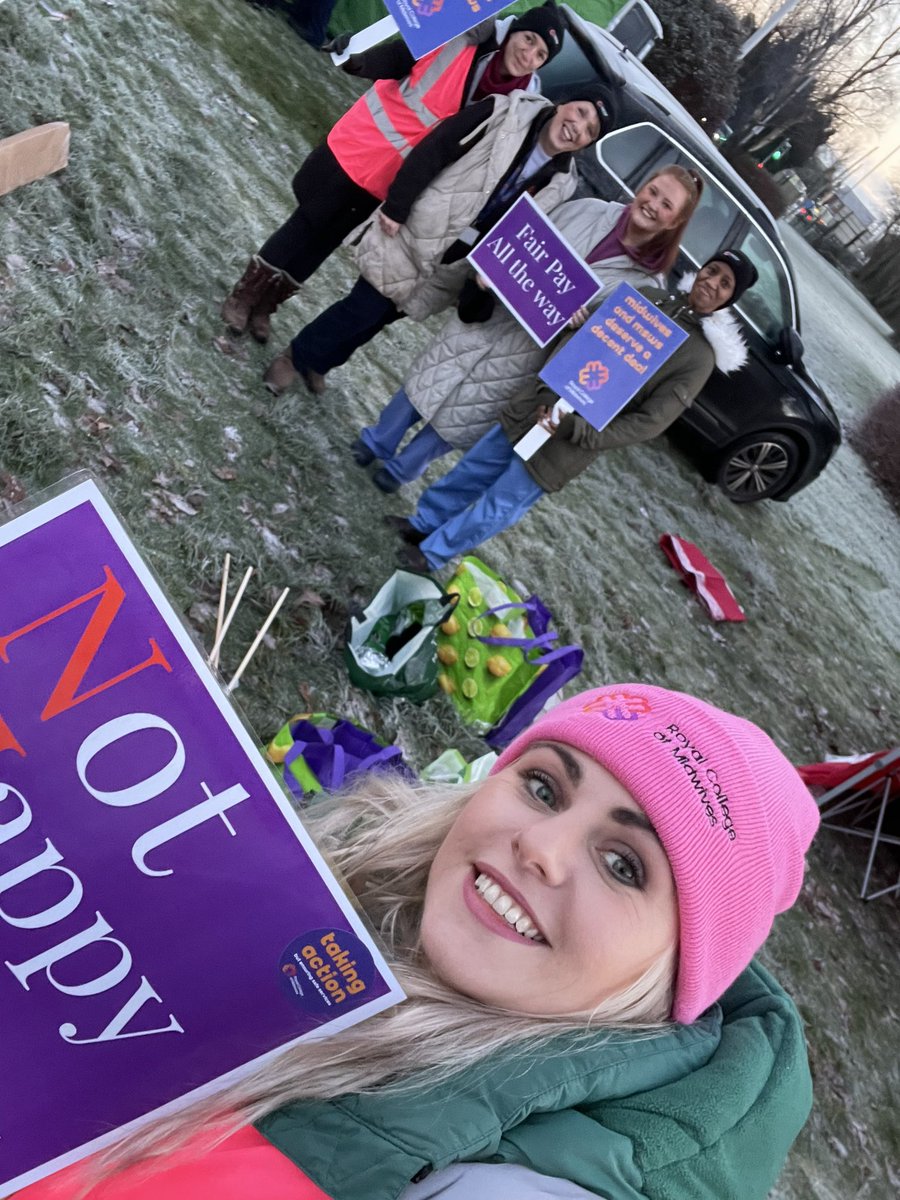 #deliveradecentdeal 

We stand to fight for fair pay! 💪🏻