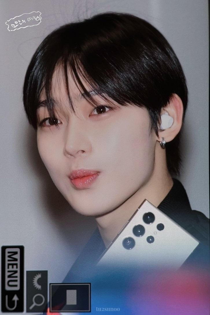 tu2sunoo's tweet photo. 240118 핸드폰 바꿨어?
#SUNOO #ENHYPEN 
#선우 #엔하이픈 https://t.co/ka3TKsshSK