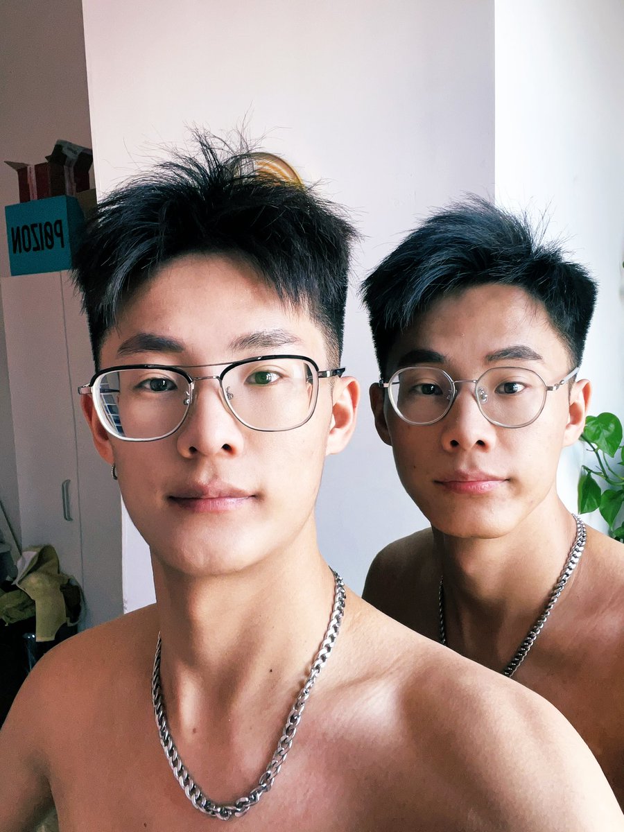 ywh157139's tweet photo. 双胞胎的快乐谁懂？听说很多人想试试双胞胎一起的感觉是真的吗？#双胞胎 #帅哥 #体育生 #sm #做爱 https://t.co/Ud1GJgOr0q