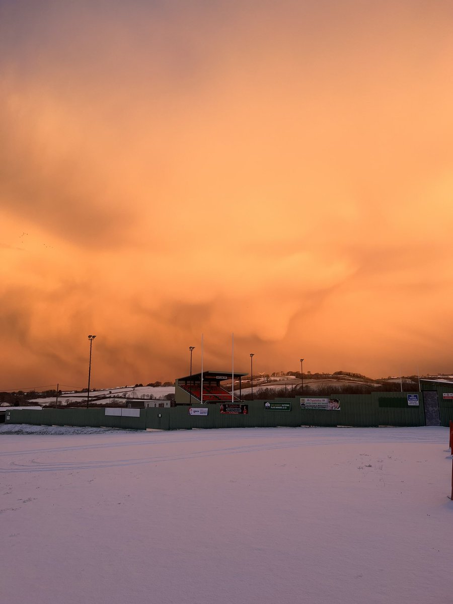🟢 WHITLAND RFC 🟢 

White grounds &amp; Pretty Skies this morning at Parc Llwyn Ty Gwyn! 🌅❄️