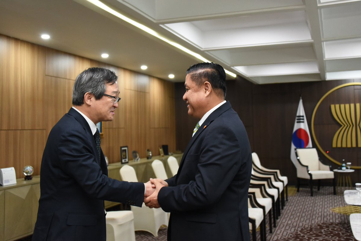 This morning, Deputy SecGen Ekkaphab Phanthavong met with Deputy Minister of Foreign Affairs and SOM Leader of the ROK at the ASEAN Secretariat. They exchanged views on advancing cooperation toward the establishment of an ASEAN-ROK Comprehensive Strategic Partnership.