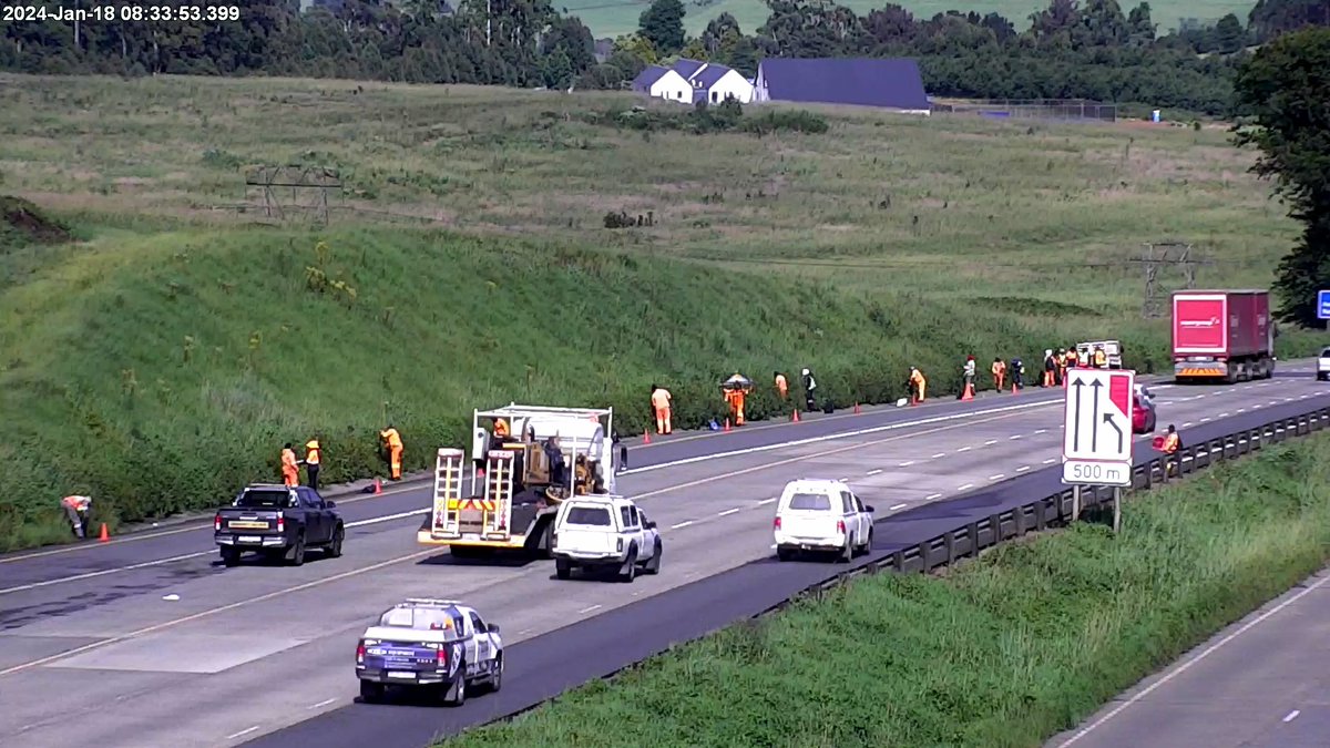 ecrtraffic's tweet image. Roadworks N3 to JHB on Ramp from Hilton Ave and after Hilton Ave Ramp. #KZNTraffic
#SANRAL