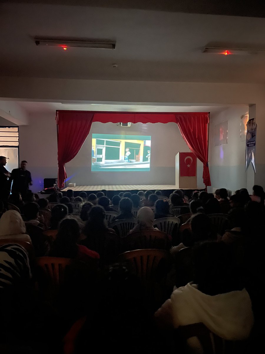 bayrakio's tweet photo. Bayrak Film Saati 🍿🎞️🥳
Emekleri için Müdürümüz @gunesk21 hocamıza ve tüm öğretmenlerimize teşekkür ederiz 💐😍
@tcmeb 
@Murat4Kucukali 
@Diyarbakirmem 
@CermikMEM 
@muratbozdogan21 https://t.co/8aenI4uQV1