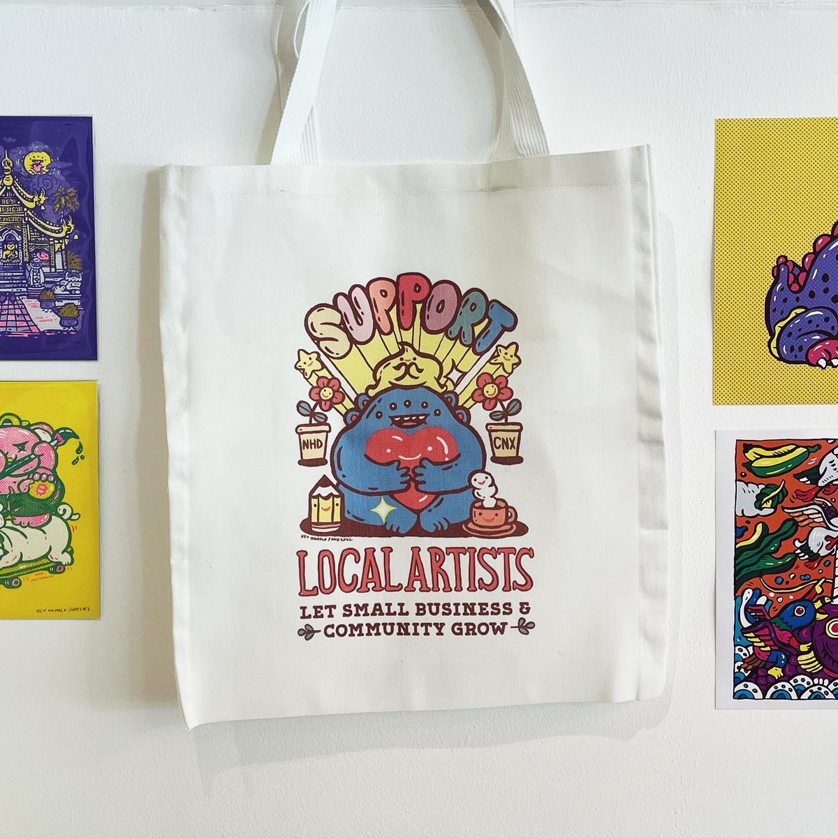 neverhatedraw's tweet photo. New arrival!
NHD Colourful tote bag 😘 size 14”X16”, designed by Ken Hamala,
price 250 THB.
Please dm us if you want it 😉
#totebag #chaingmaiartist #nhdstudio #drawingart #sublimation #holidays #chiangmaiartist #chiangmai #localartist https://t.co/syVyx9EFjf