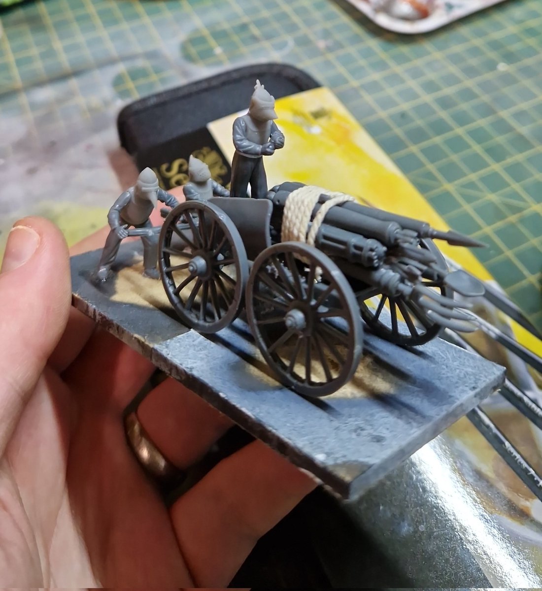 First piece in my Turnip28 inspired Kings of War Ratkin army.

The Death Engine element of the formation. Needs more mud...

#kitbash #turnip28 #kingsofwar