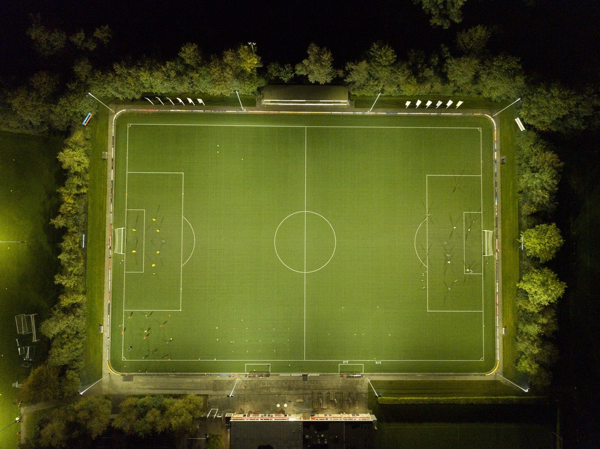 Un ejemplo de los proyectos deportivos de <a href="/OppleLightingEU/">OPPLE Lighting Europe</a> es el realizado en el VV Hardegarijp, en Países Bajos, donde han mejorado su espacio deportivo con soluciones de iluminación avanzadas y energéticamente eficientes.

Más información👇

opple.es/es/proyectos