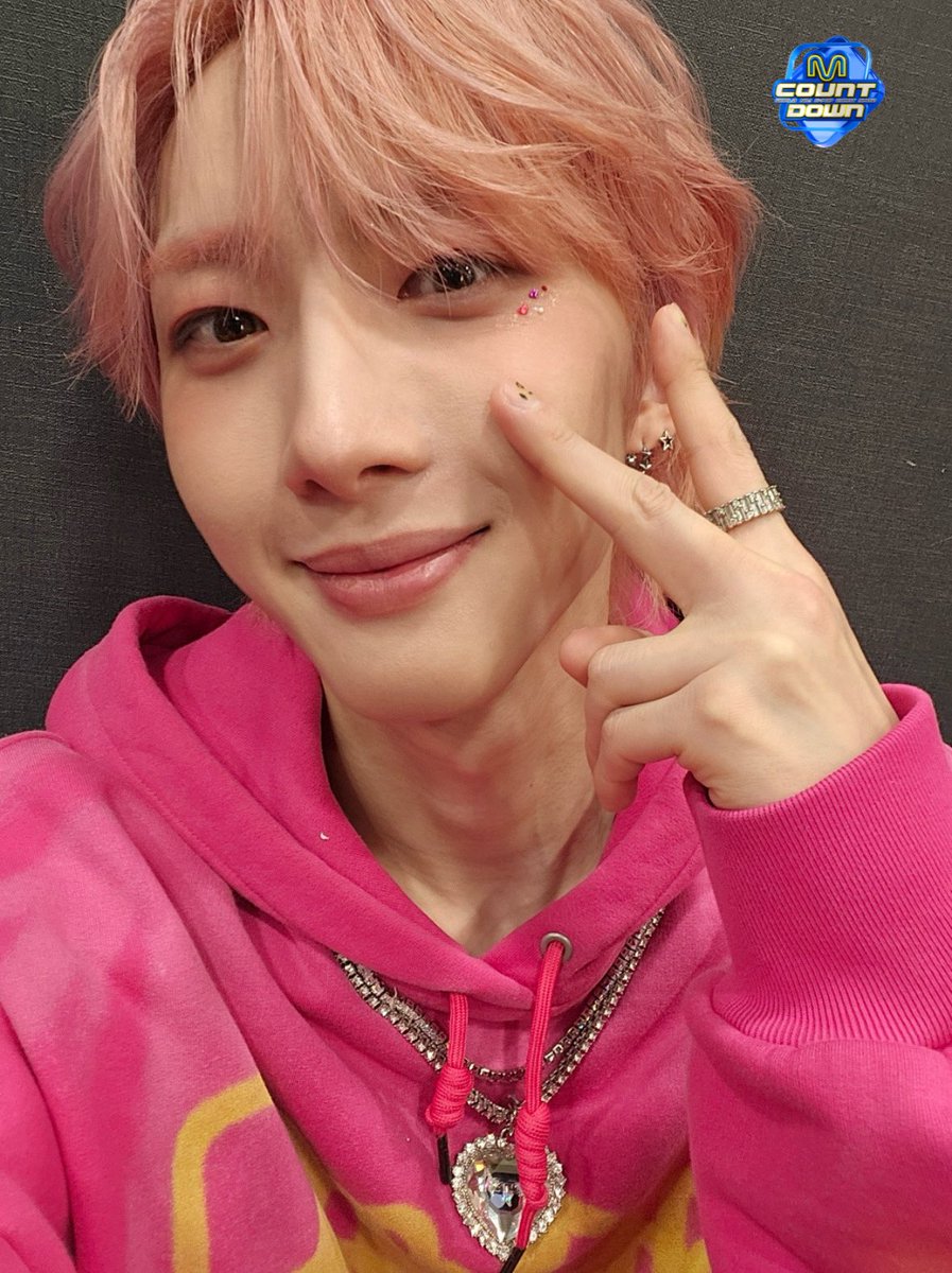 MnetMcountdown's tweet photo. 세상에 70억 명의 후이 팬이 있다면, 엠카는 그 중 하나일 것이다❣️
세상에 1억 명의 후이 팬이 있다면, 엠카는 여전히 그 중 하나일 것이다💖
천 명, 백 명의 후이 팬이 있다면, 엠카는 아직도 그 중 하나일 것이다🫶
세상에 단 한 명의 후이 팬이 있다면, 그 사람은 아마도 엠카일 것이다💕

엠카는 후이한테 흠뻑 빠졌으니까😍
#후이 #흠뻑