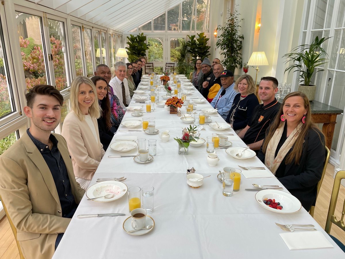 🧵1 of 2 It was a privilege to host a delegation of First Nations community members for the first recorded time at Stoke Lodge. The delegation travelled to the UK to repatriate ancestor remains from Oxford @Pitt_Rivers @morethanadodo.