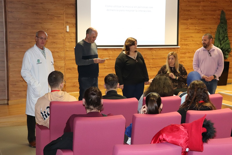 CRE_Alzheimer's tweet photo. Acaba de comenzar el primer seminario de 2024 en el @CRE_Alzheimer del @Imserso sobre "Cómo utilizar la #música en personas con #demencia"

#cursosimserso #formacionpresencial https://t.co/VK1GW9Pb2i