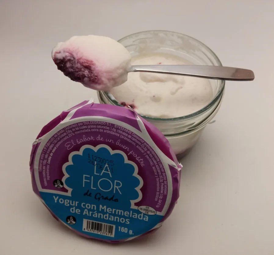PalperLaFlor's tweet photo. Con leche de #Asturias, sin conservantes ni colorantes y con mermelada de #arándanos!!  Delicioso y #alimentodelparaisonatural .
#palperlaflor #elsabordeunbuenpostre #productodeasturias #Grado https://t.co/62dCzmxzXm