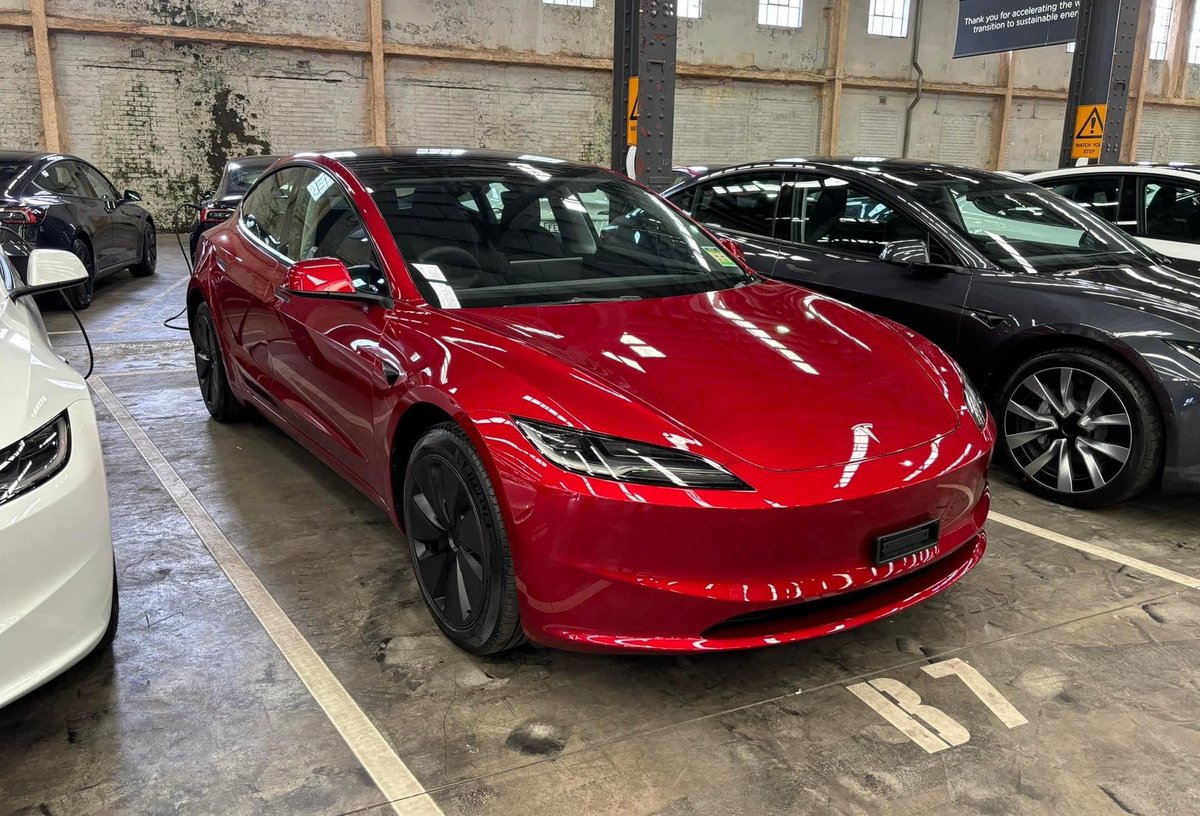 More upgraded Model 3 Highland vehicles have touched down in Australia, ready to hit the roads. 🇦🇺🔋 #TeslaAustralia #Model3Highland

teslarati.com/tesla-model-3-… by @Writer_01001101