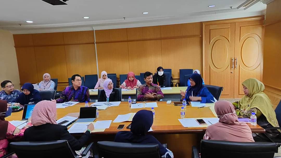 MaHTASMalaysia's tweet photo. Another session on HTA protocol today, focusing on the use of computer-aided detection or artificial intelligence for chest X-ray in early detection of tuberculosis. The first protocol was on the systematic review, followed by the economic evaluation protocol.
#mahtas https://t.co/SMAXiEmSBR