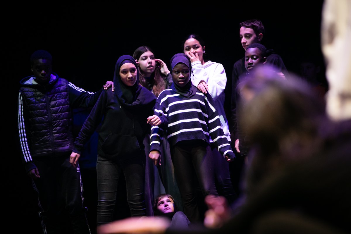 OlotCultura's tweet photo. Aquesta setmana hem pogut veure al Teatre Principal d'Olot l'espectacle final de #Mapadeball!🎊

Alumnes de segon d'ESO han presentat "Els diumenges de la vida", de Mario G. Saez, un espectacle que parla de la celebració a través de la dansa💃

Gràcies per venir!

📸Martí Albesa https://t.co/E34EiHk12C