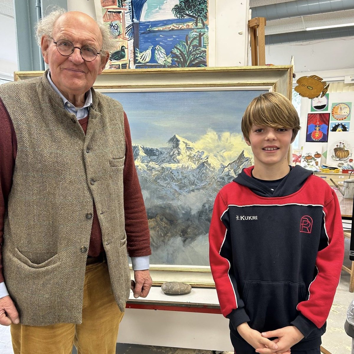 PortRegisSchool's tweet photo. B Form were very fortunate to have a PR Plus session led by celebrated artist and PR grandfather, Tim Scott Bolton, last term. Tim talked to the children about his life as an artist and gave them a masterclass in tone and colour. It was brilliant! #portregis #prplus #art https://t.co/2TrvVIj6wI