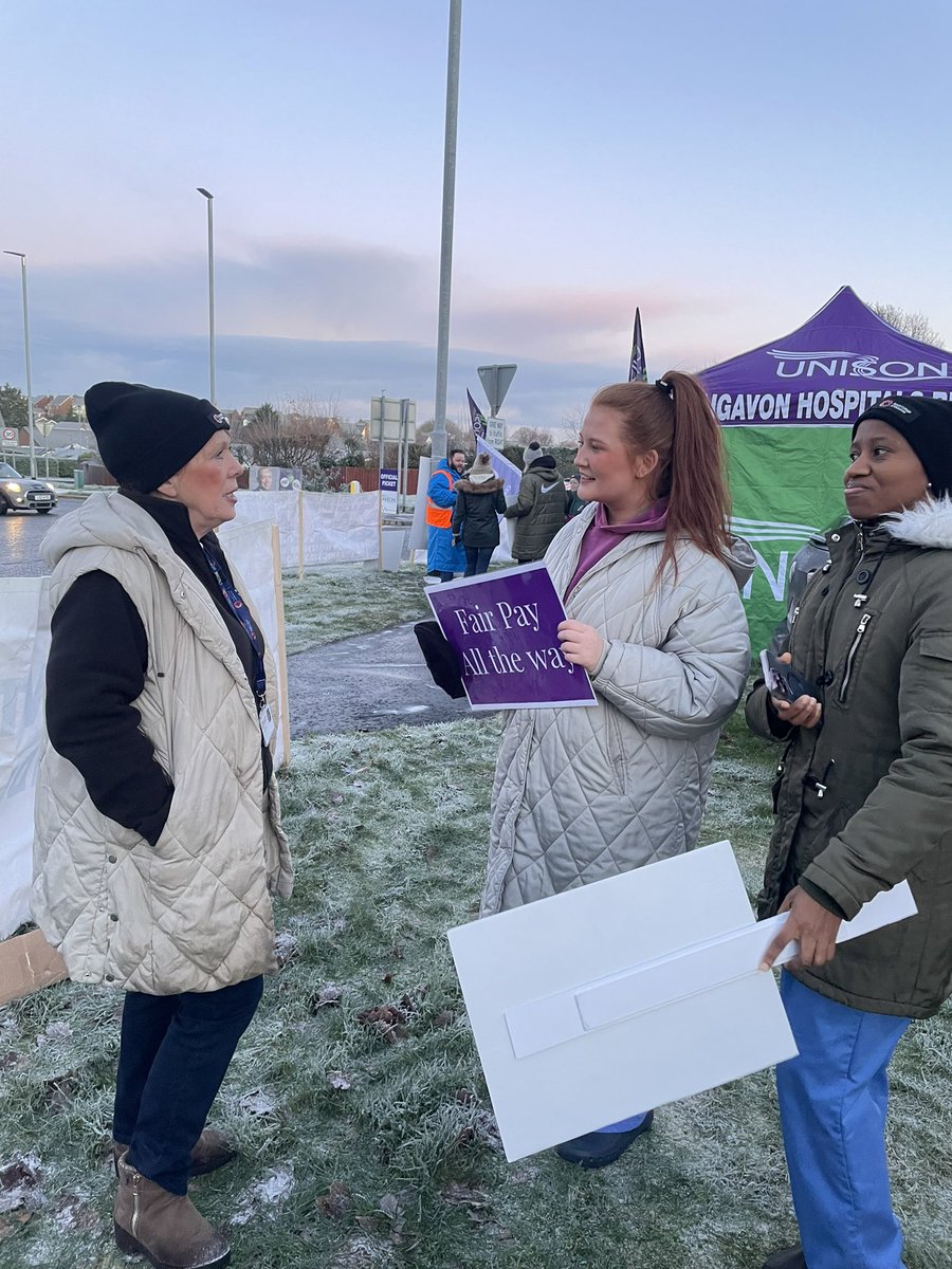 #deliveradecentdeal 

Full family affair on the picket line today!!