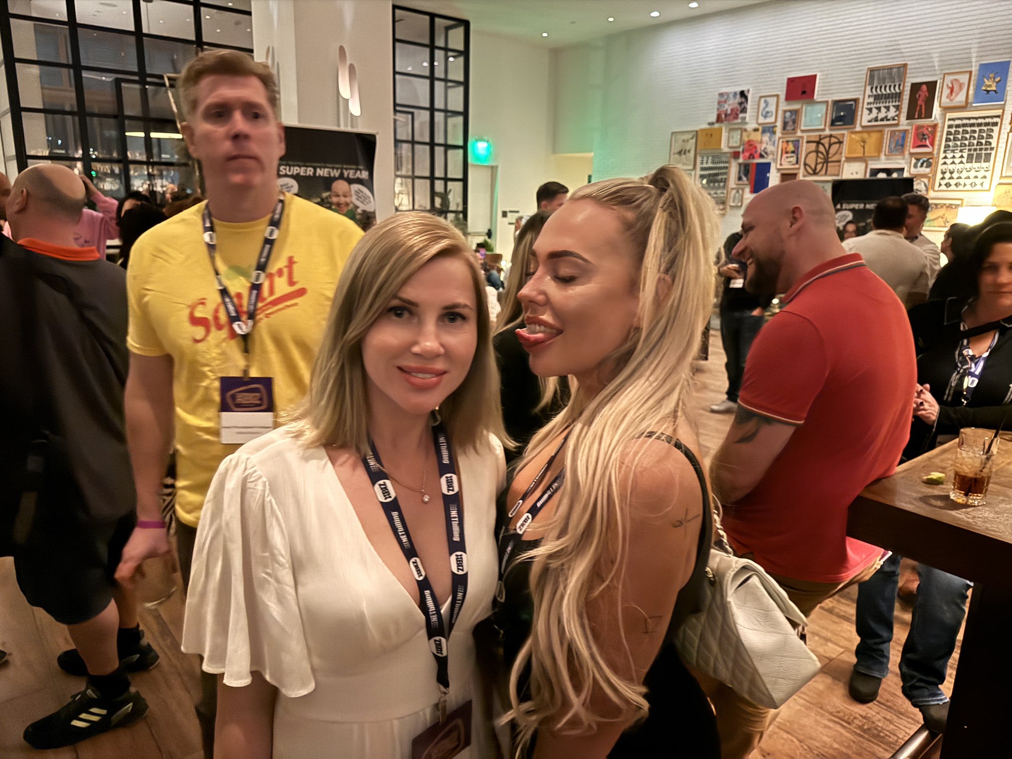 Sugar Nadya Life 🇺🇸 on X: Friends, I met a funny beauty! By the way, she  is also a DJ ✨😍 t.cosMhJc1FyiL  X