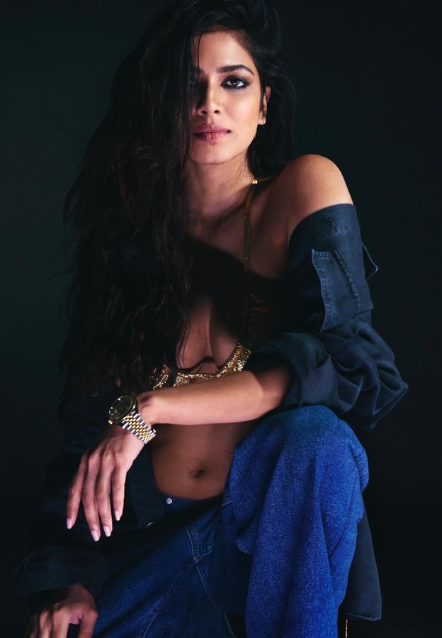 GEHUgPSaYAArdJY?format=jpg&name=900x900