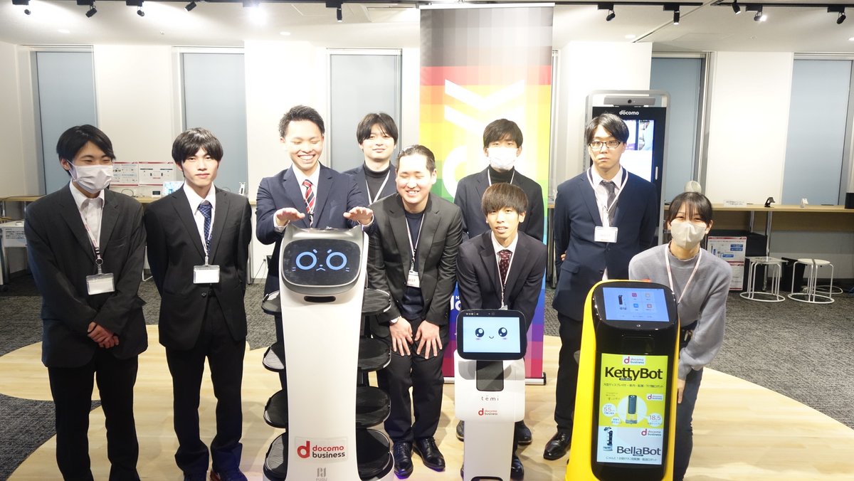 fca_topics's tweet image. #NTTdocomo #5GOPENLABFUKUOKA ソリューション体験後は自立走行型パーソナルロボットの #temi のマッピングとプログラミングも体験。
学生たちの後をちゃんとロボットが追いかけてきてました。
 #ドコモ