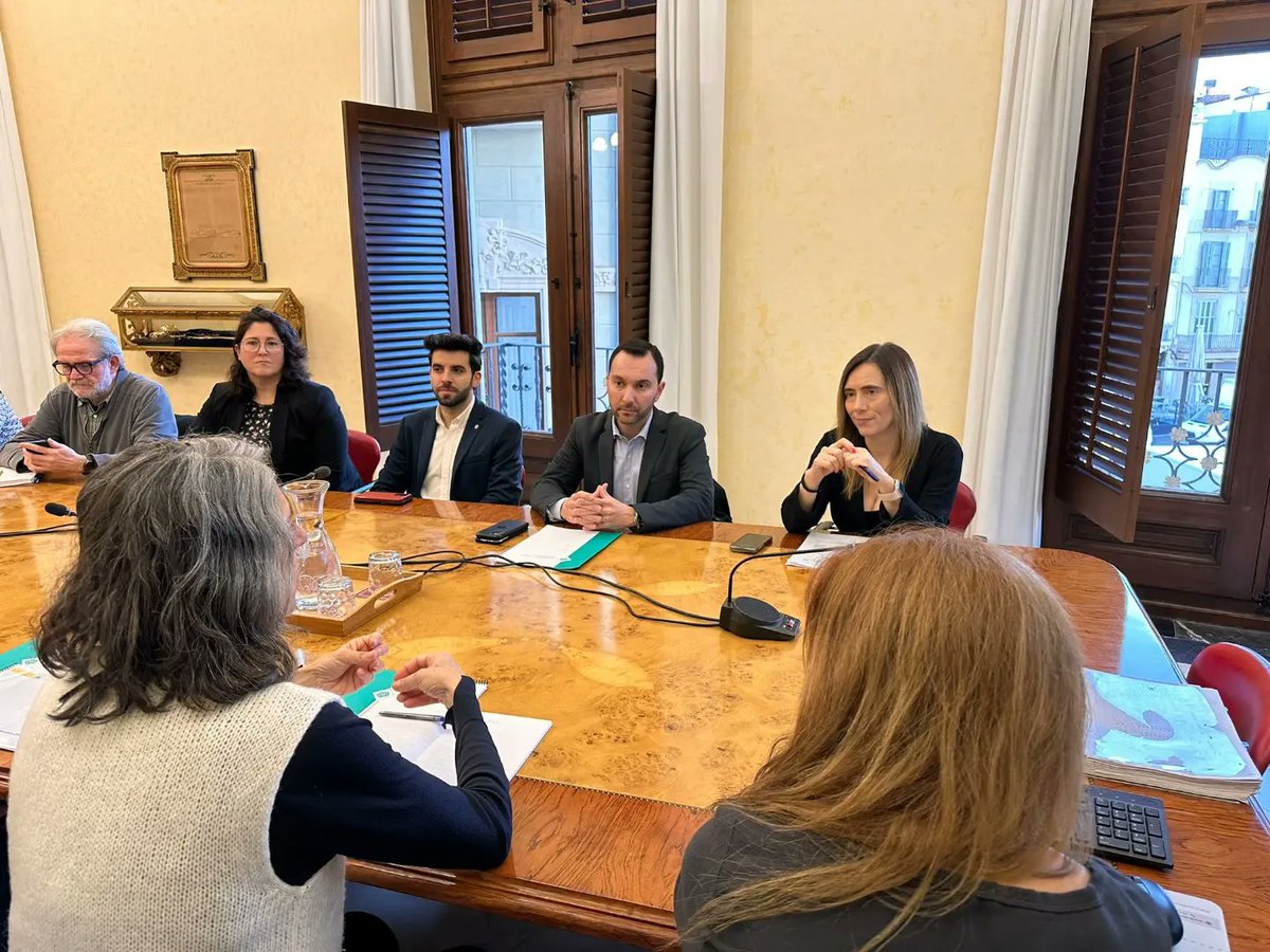 ♻️🌱 Ens reunim amb la Fundación Biodiversidad del Ministeri de Transició Ecològica i el Repte Demogràfic. Abordem el projecte RENATUReus que servirà per aconseguir una ciutat més verda i sostenible. 

🤝🏻✅️Aconseguim una subvenció de 4 MEUR

#RenatuReus #NextGenerationReus