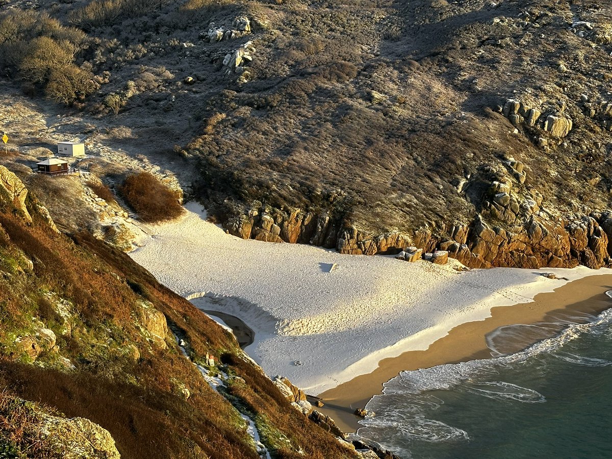 Porthcurno beach is stunning this morning @bbcweather @StormHour @metoffice @BBCSpotlight @itvwestcountry